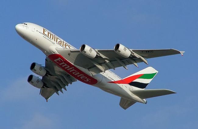 800px-Emirates_A380_2.JPG